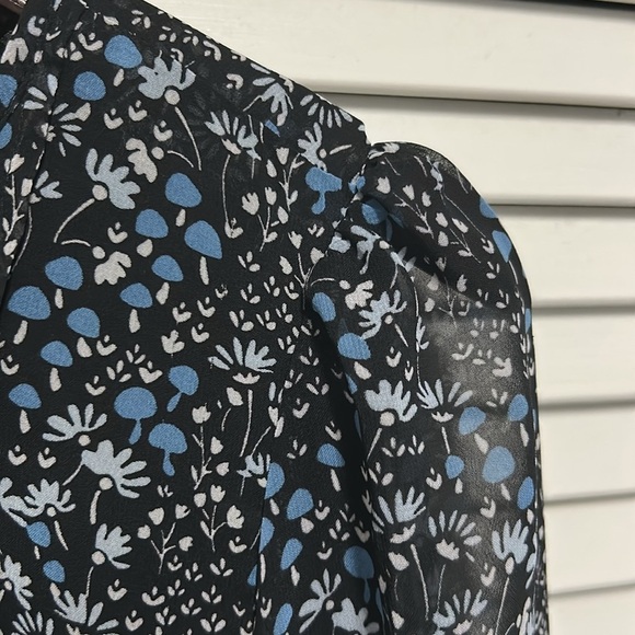 Tommy Hilfiger Navy Flowy blouse with sheer sleeves and mushroom floral print - Picture 8 of 8